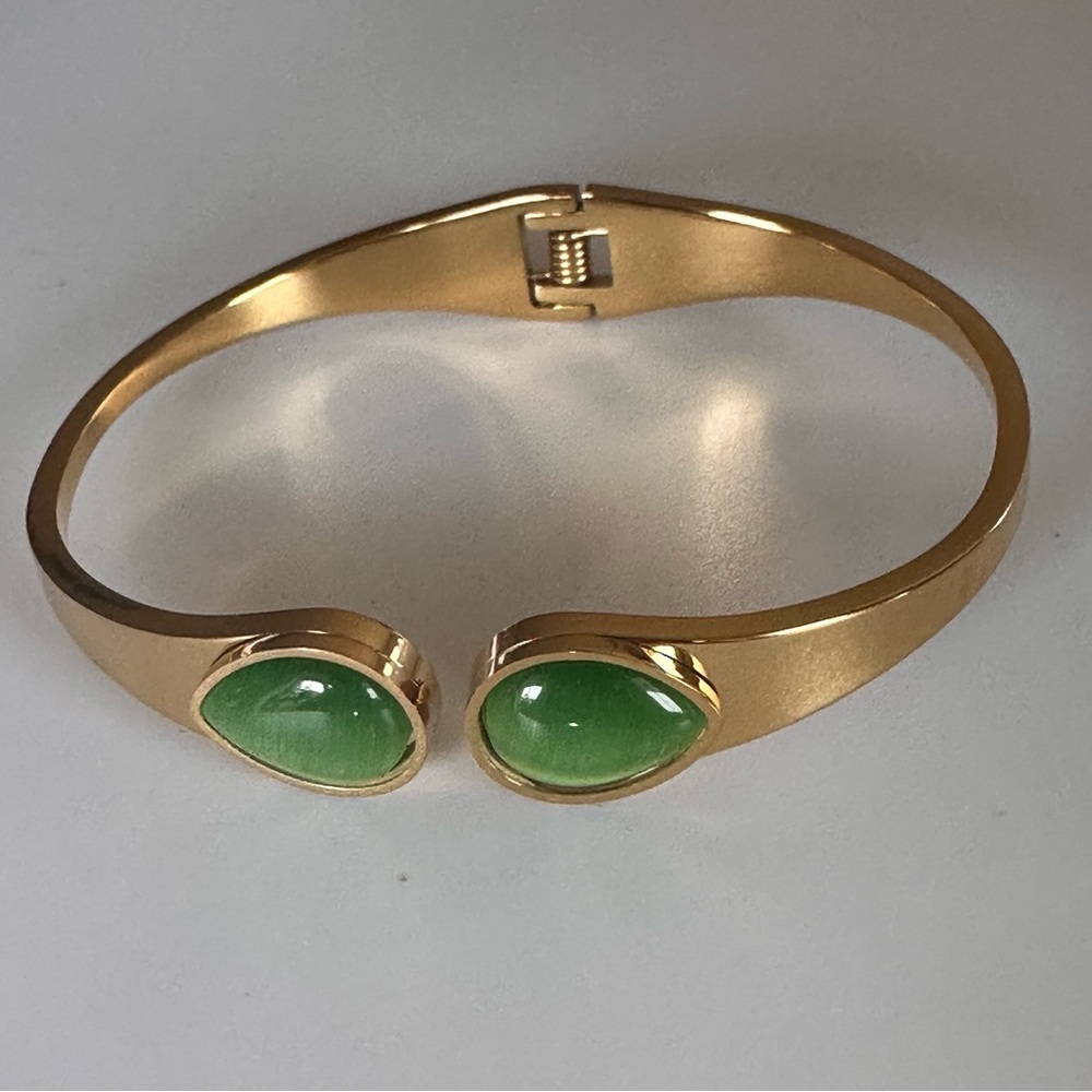 Gold Tone Stainless Steel Cat Eye Hinged Bangle Bracelet Green Stone NIP - Picture 7 of 9